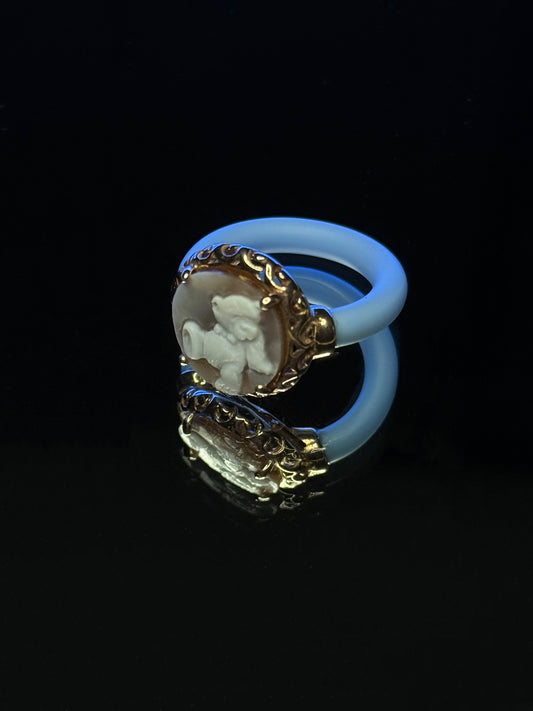 Anelli in cammeo e caucciù