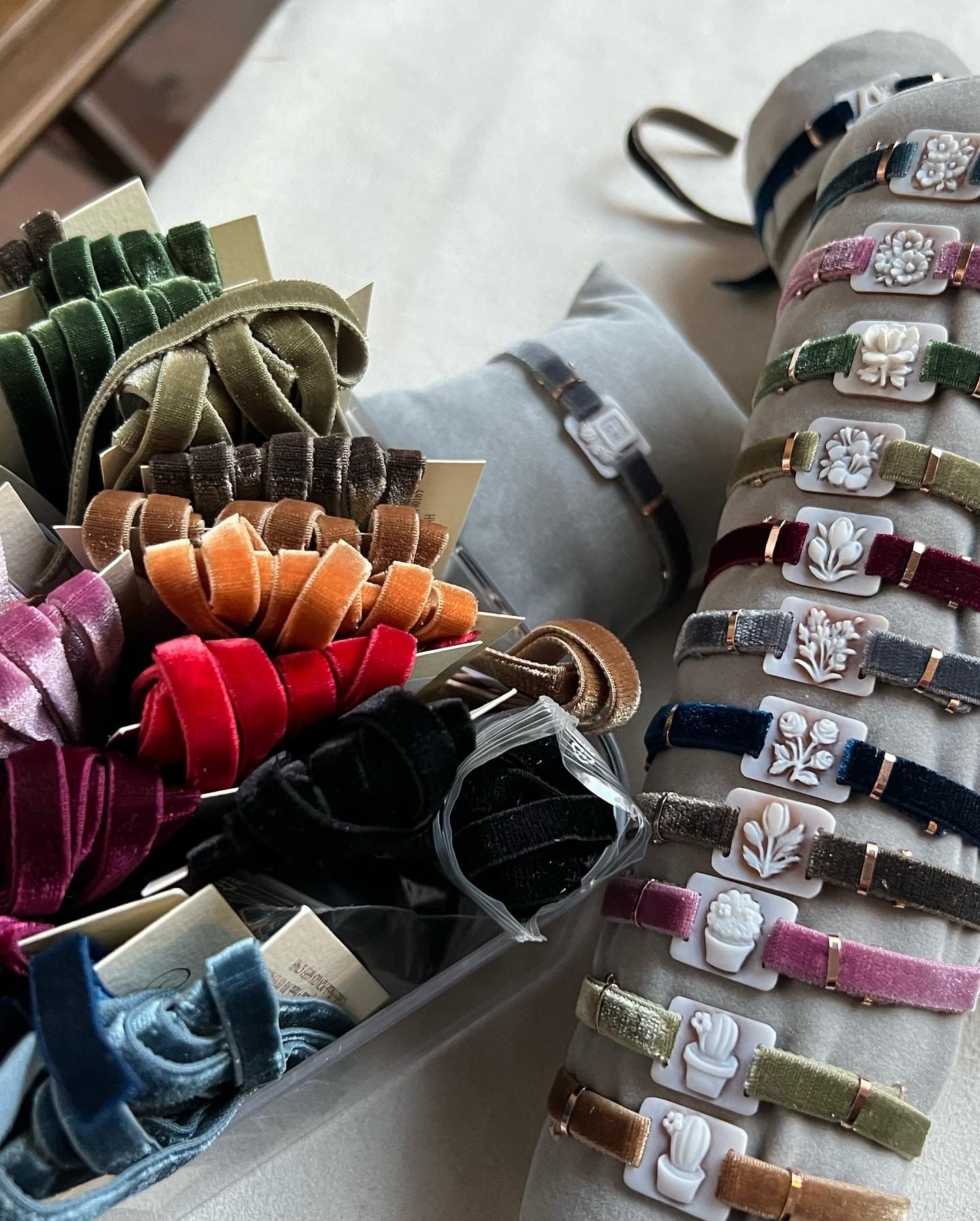 Bracciali in Velluto con Cammeo