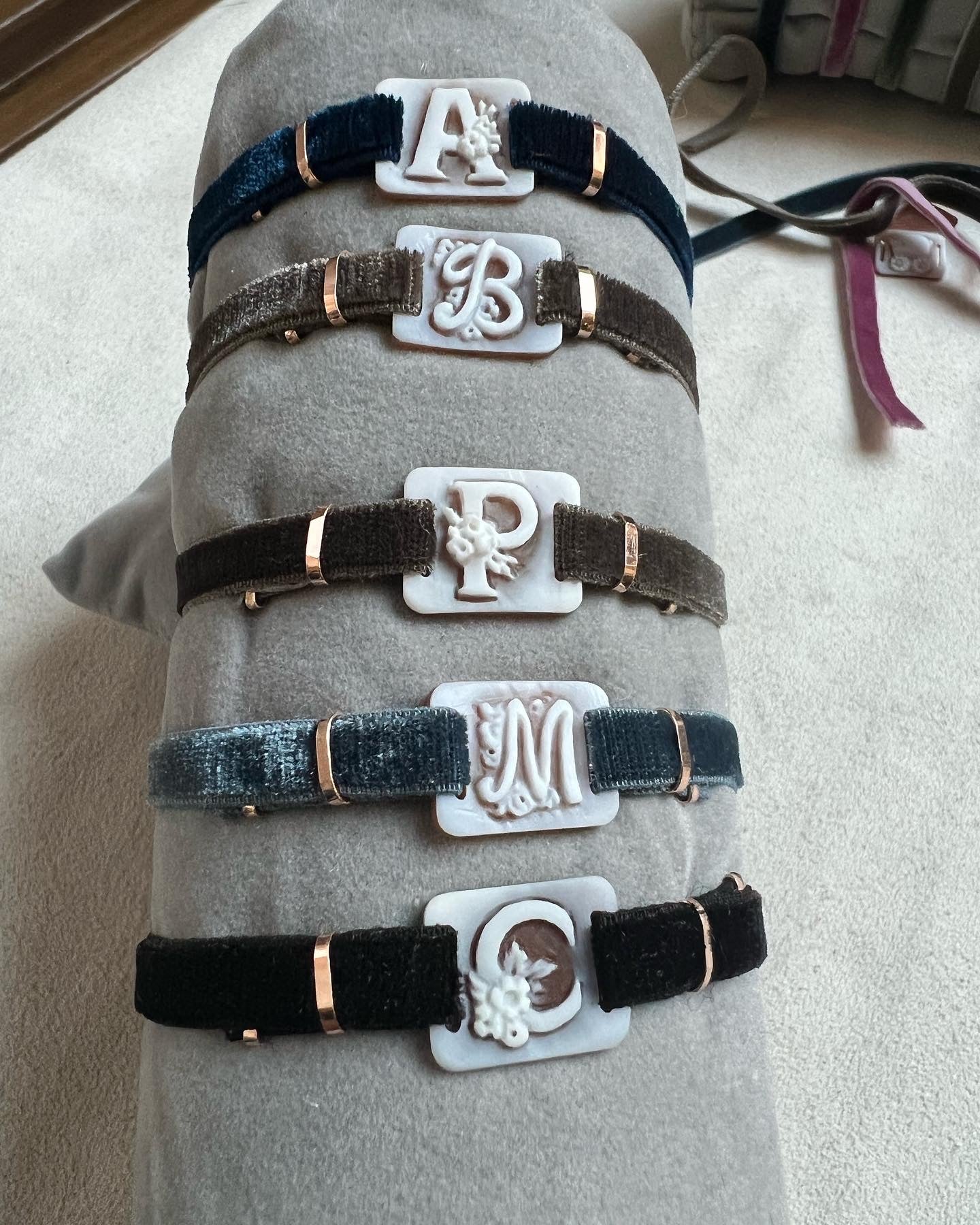 Bracciali in Velluto con Cammeo