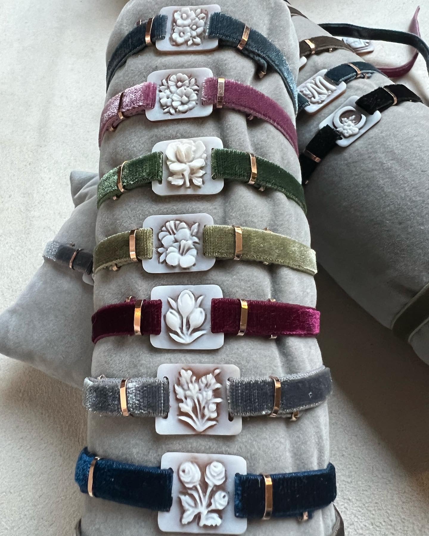 Bracciali in Velluto con Cammeo