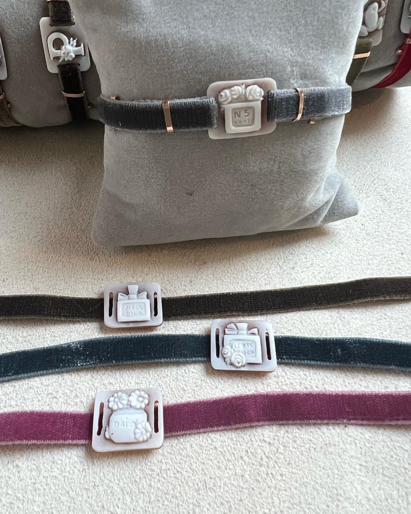Bracciali in Velluto con Cammeo